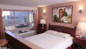 Read more about the article 200+ Funny Hotel Puns You’ll Want to Book Again 📆😄